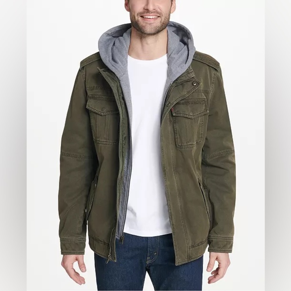 Levi's Men’s Sherpa Lined Two Pocket Hooded Trucker Jacket
✨ new with tags ✨